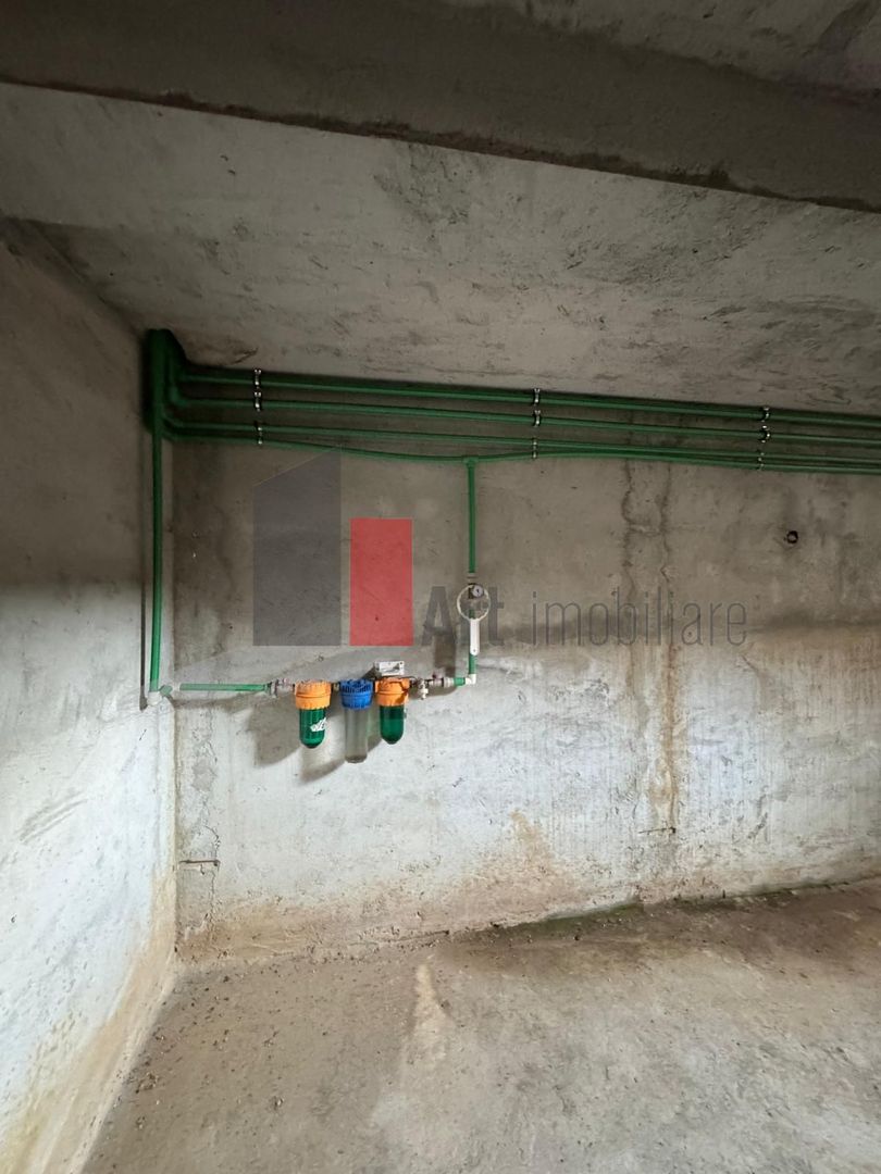 Casa la rosu in Peris - Poză 14