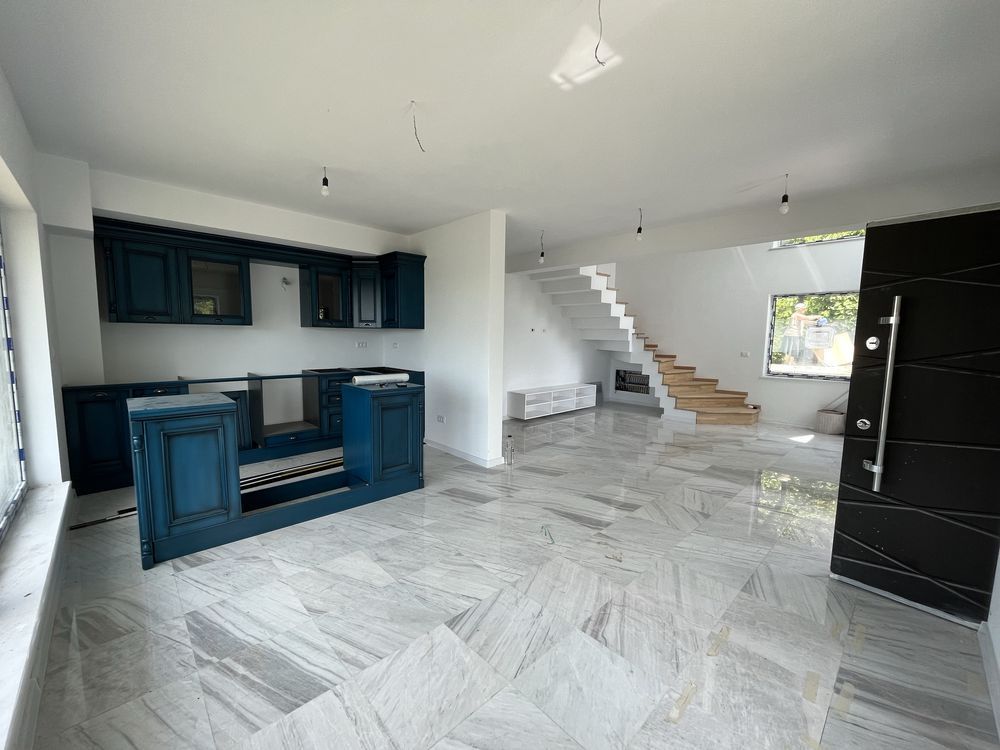 Vand casa in Bucium cu vedere la oras - Poză 2