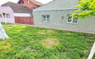 Vand casa recent renovata cu 900 mp curte si gradina in Carpinis - Poză 1