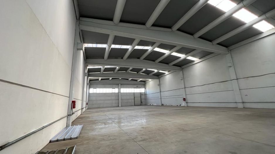 Spatiu de productie / depozitare 7600 mp si 5811 mp platforma betonata - Poză 2