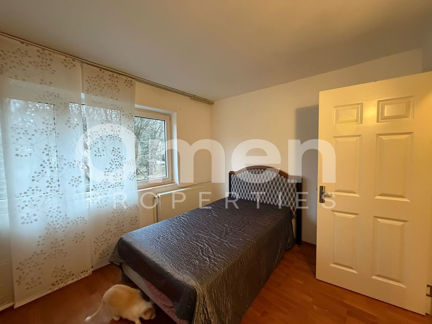 Apartament cu 4 camere, decomandat, etaj intermediar, garaj inclus, Victoriei - Poză 1