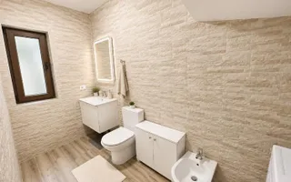 Duplex spațios, complet mobilat, într-o zonă liniștită, lângă râu - Poză 12