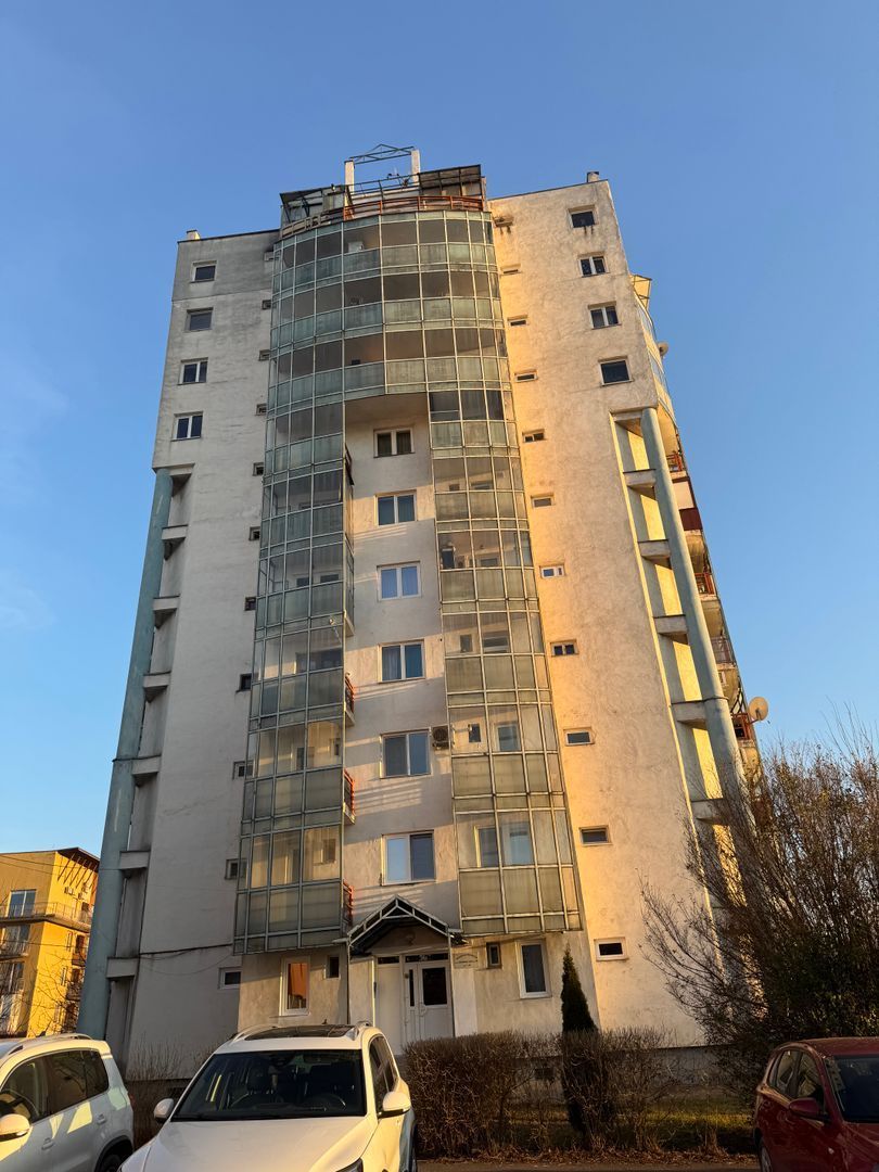 partament spațios, 80 mp, 2 băi, 2 balcoane - Poză 1