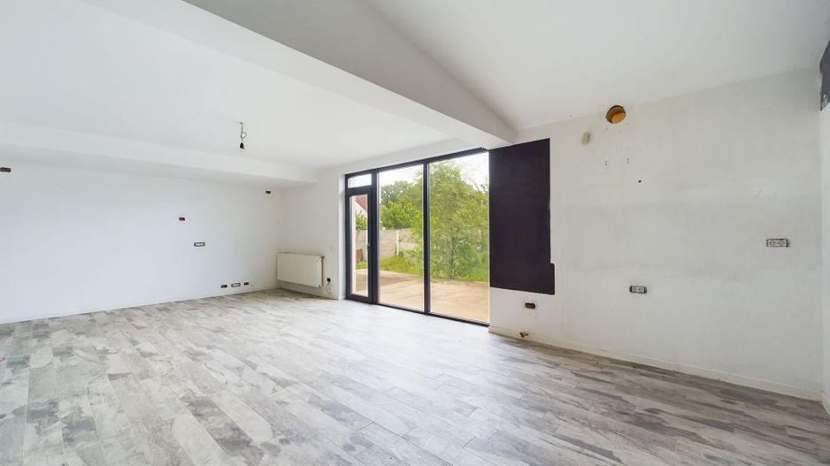 Casă în Dumbrăvița lângă pădure - Poză 1