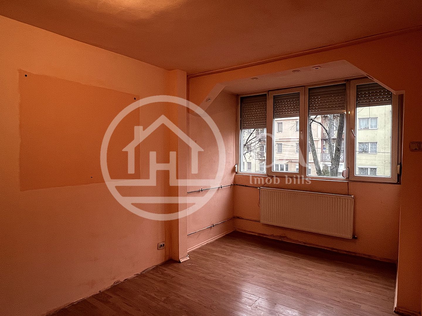 Apartament cu 3 camere de vanzare in zona Velenta, Oradea - Poză 1