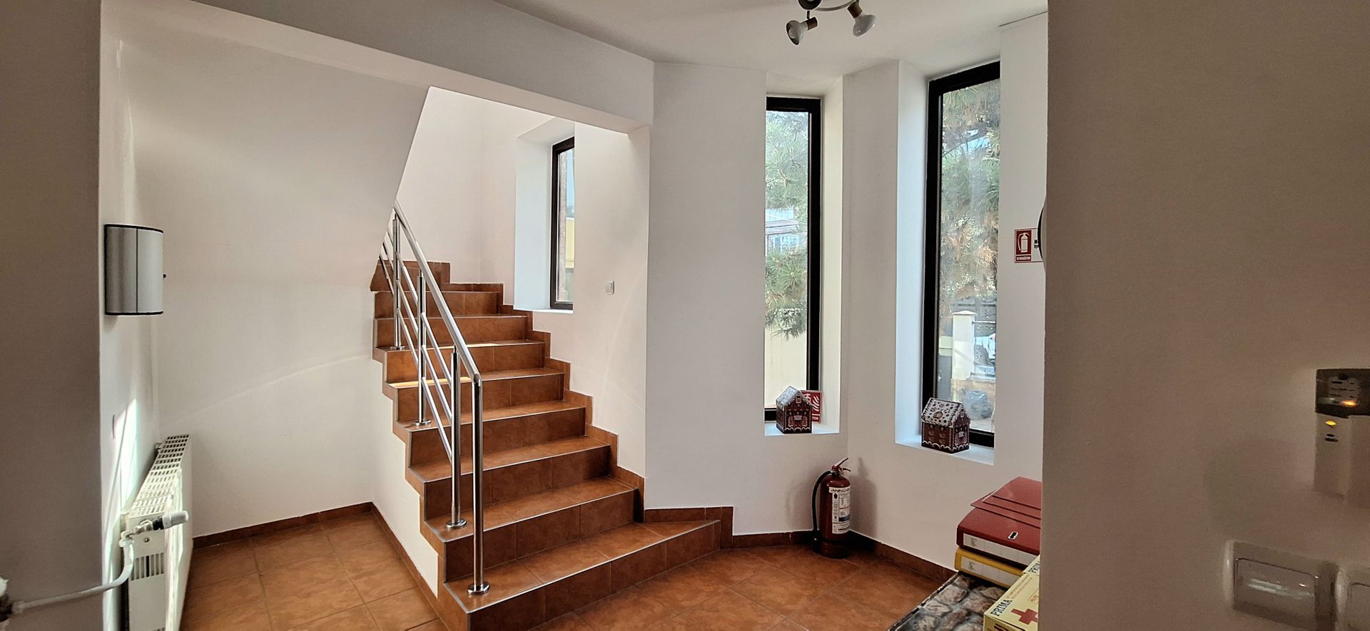 Imobil in zona Bucovina -pretabil sediu firma/clinica/etc - Poză 2