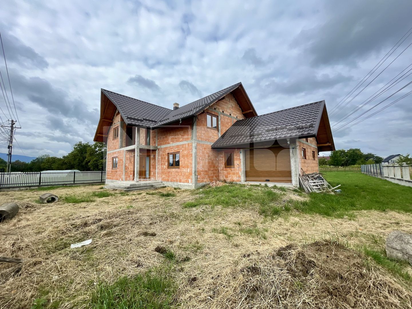CASA LA ROSU DIN CARAMIDA + GARAJ I 12,5 ARI I VICOV DE SUS I - Poză 2