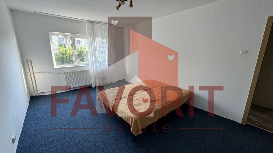 Decomandat. Model spatios. Disponibil imediat. Etaj intermediar. - Poză 3
