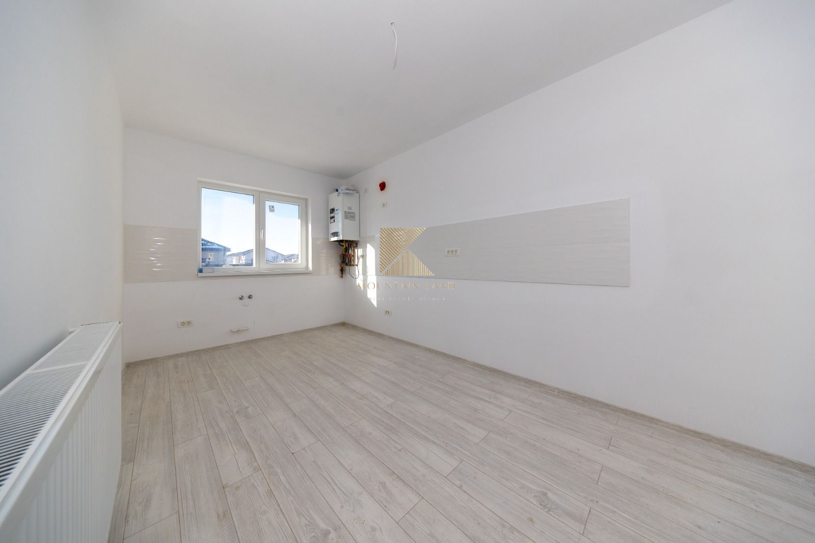 Casă modernă cu curte privată, aproape de Brașov – Cartierul Izvor - Poză 4