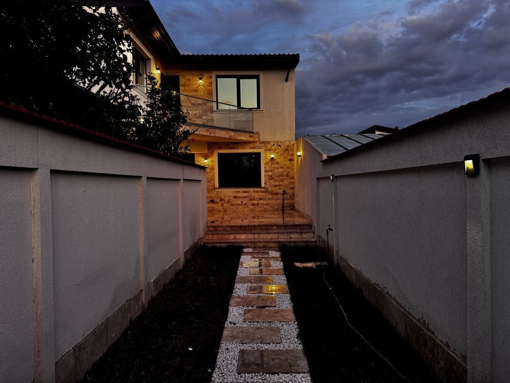 Casa de inchiriat |5 camere | 3 bai |nemobilata | prima inchiriere - Poză 1