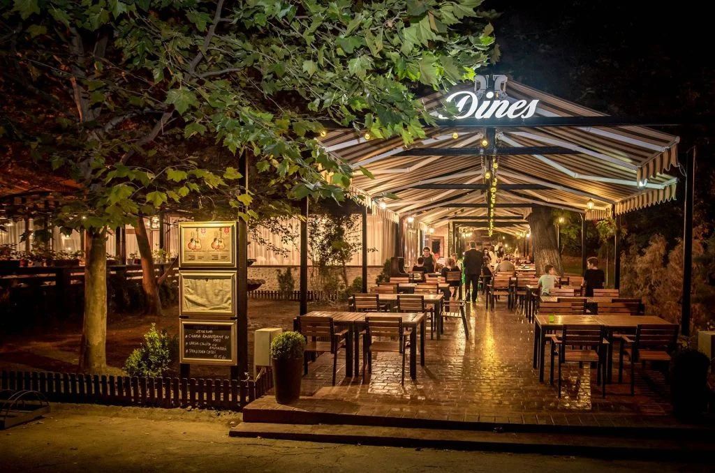 Restaurant de prestigiu cu 30 ani de traditie Parcul Carol - Poză 1