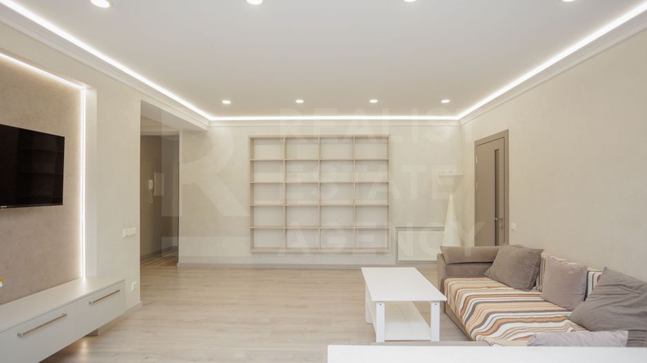 Spre vînzare apartament spațios, 2 dormitoare și living, sec. Botanica - Poză 2