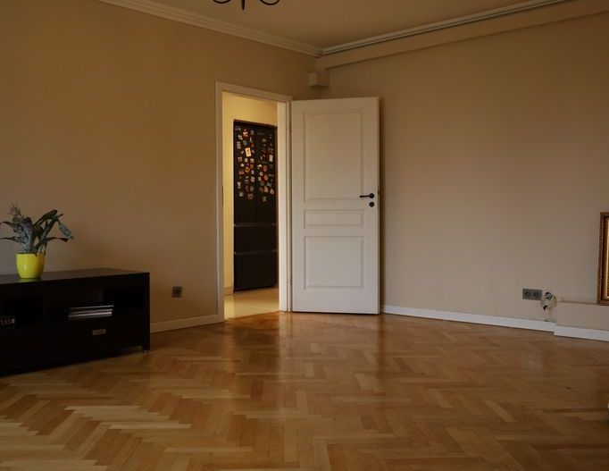 Apartament 3 camere 94 mp, Ultracentral, centrala proprie, bloc fără risc - Poză 3