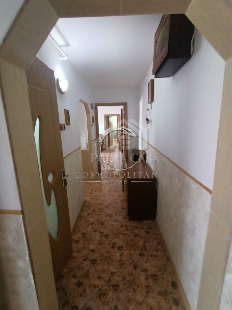 Apartament cu 3 camere zona Pod etaj 2 din 4 confort 1 cu imbunatatiri - Poză 2