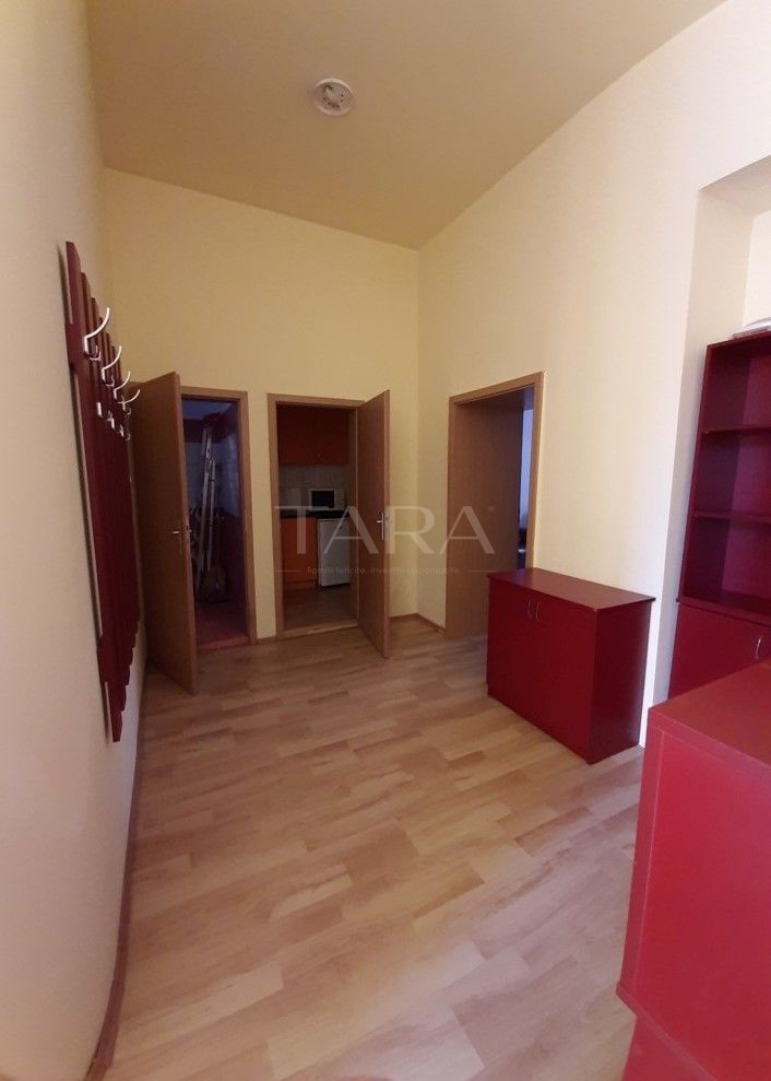 De vanzare apartament cu 3 camere in zona Centrala - Poză 6