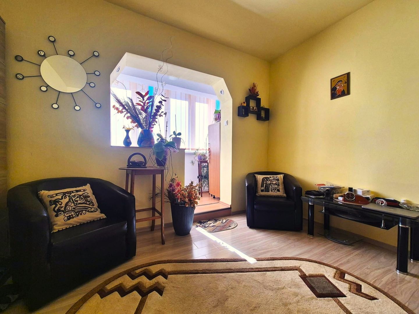 Exclusivitate - Apartament pretabil locuit, toate facilitătile in apropiere - Poză 2