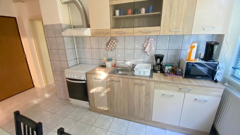 3 camere langa  Medicina -CENTRALA PROPRIE - Poză 1