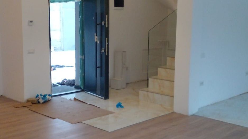 Reședință Modernă cu Finisaje Distinse - Poză 13