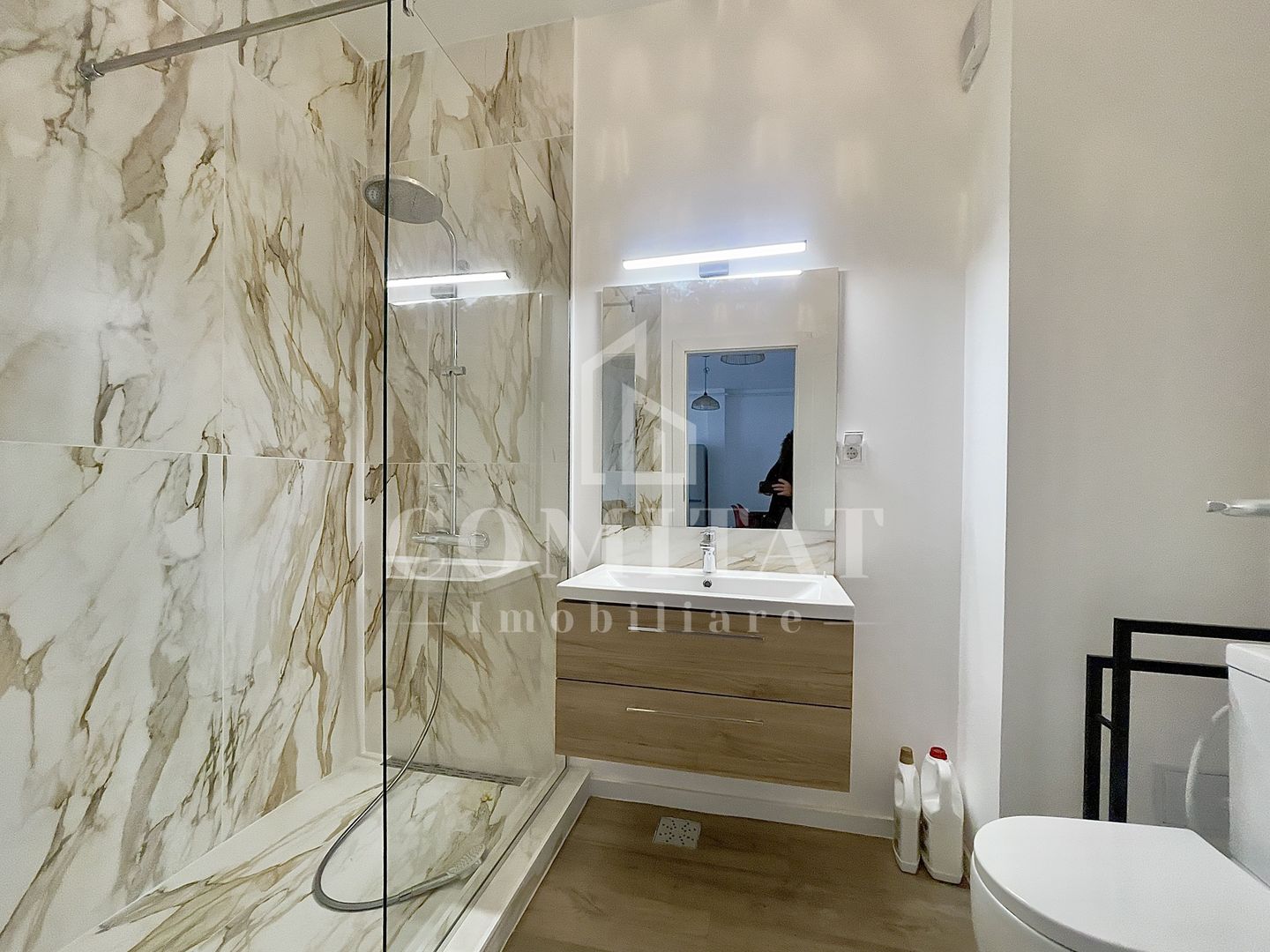 Nou în piață apartament mobilat și modern zona străzii Eroilor - Poză 6