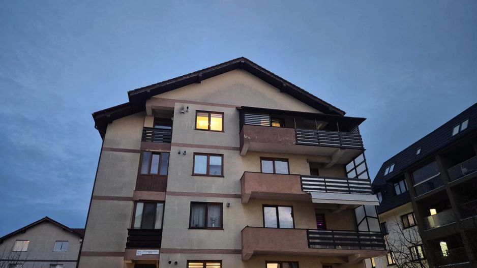 Bloc nou, sectiune mare, apartament 3 camere cu semineu, terasă mare si garaj - Poză 22