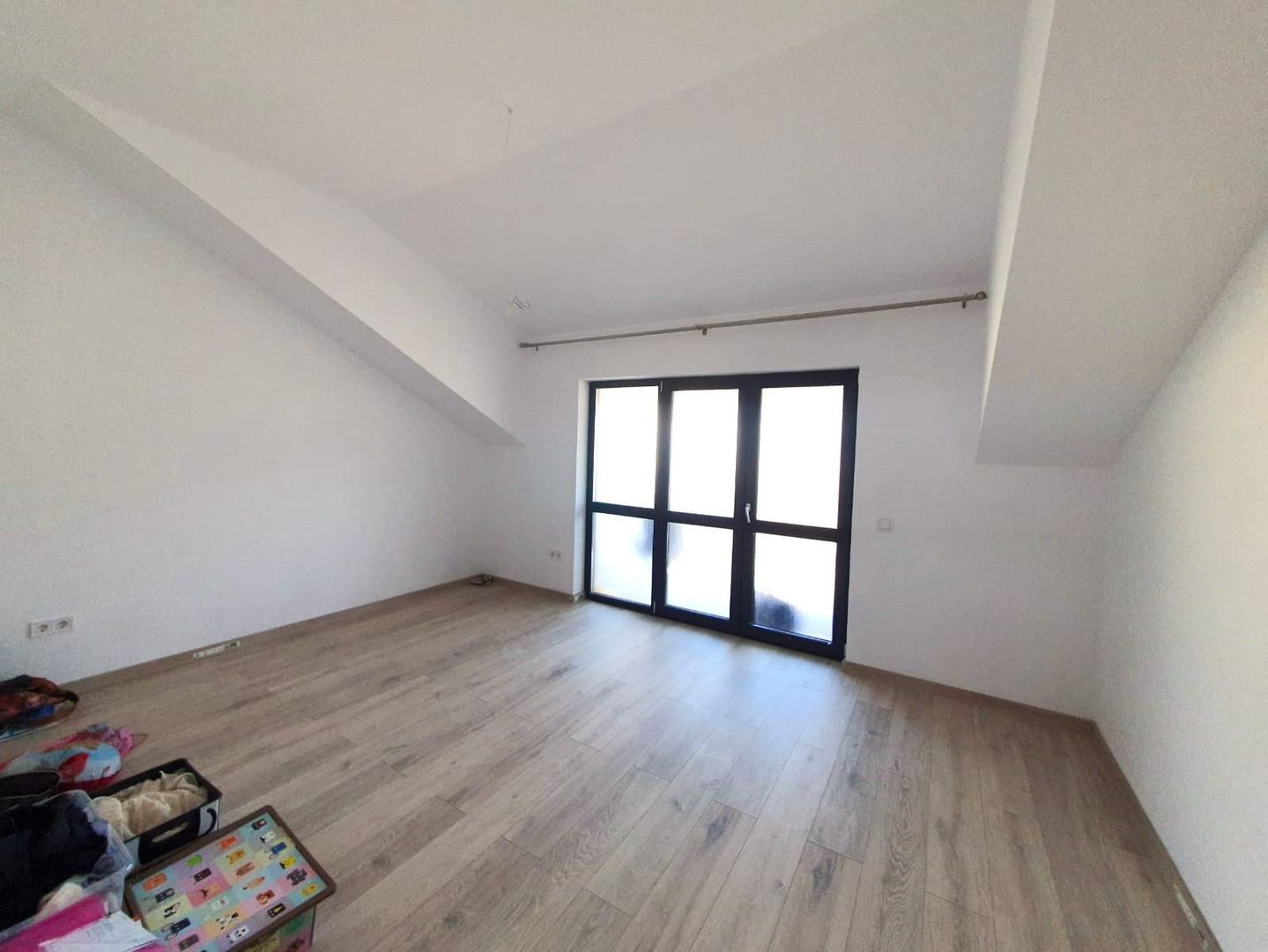 Locuință modernă, 2 camere decomandate, bloc tip vilă, Sânpetru - Poză 7