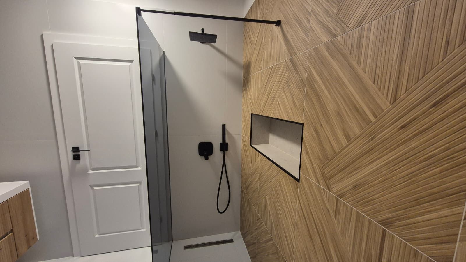 VILA NOUA | MOBILATA SI UTILATA | DAMAROAIA | LANGA PETROM CITY - Poză 36