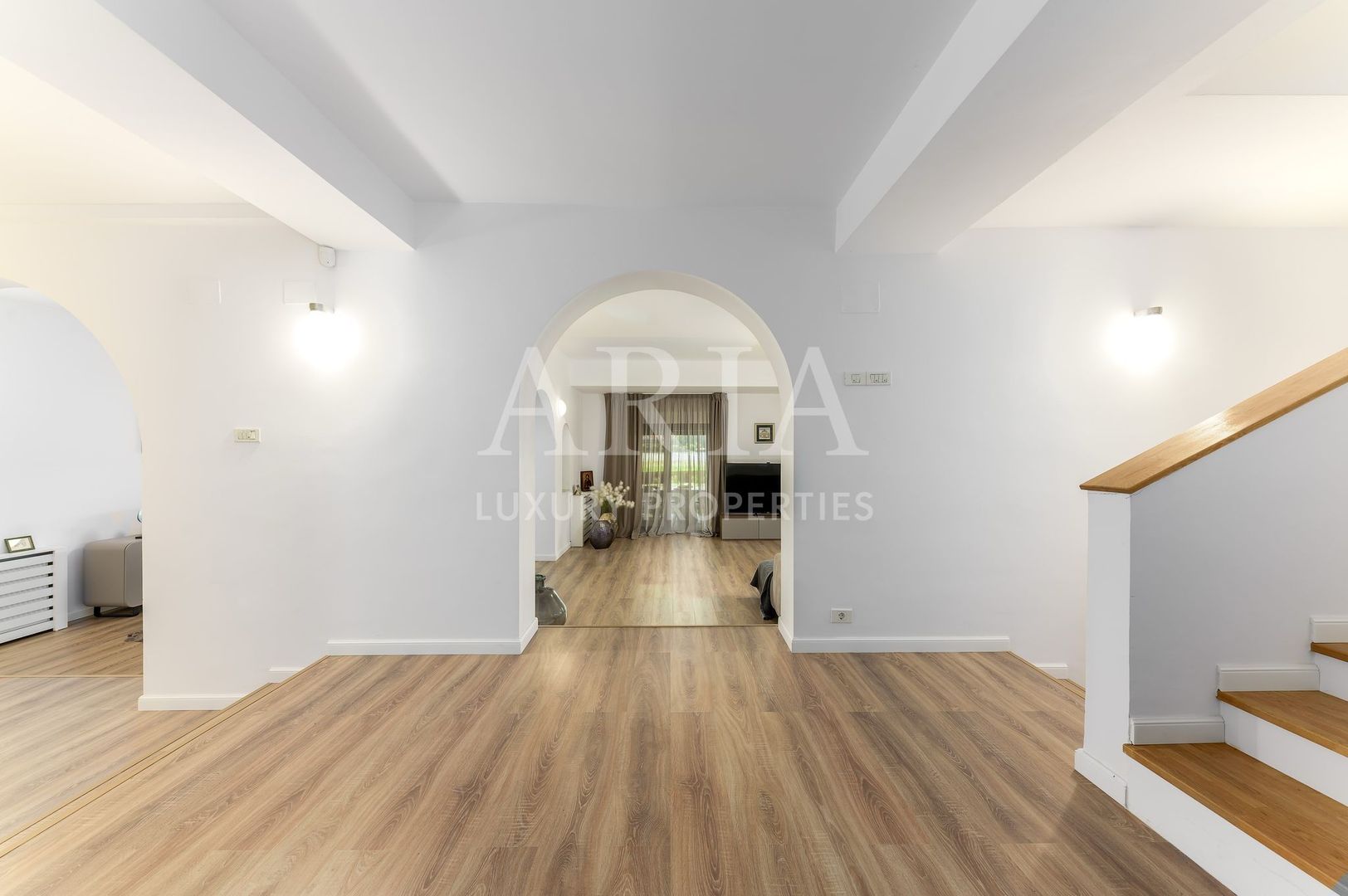 VILA SNAGOV WATERFRONT - PISCINA - PONTON 40M DESCHIDERE LA LAC - Poză 13