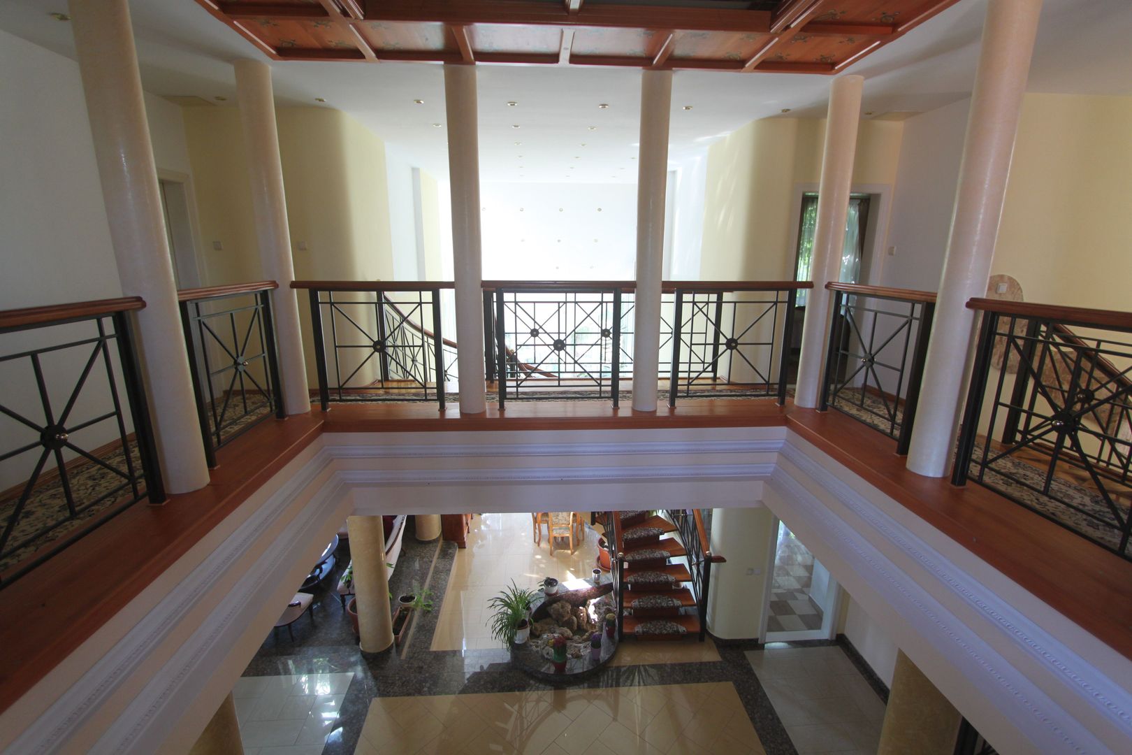 Casă / Vilă cu 8 camere de vânzare în zona Semicentral - Poză 37