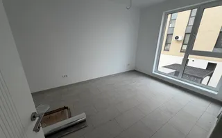 Terasa 40 mp. Zona Buziasului. Luminos. - Poză 16