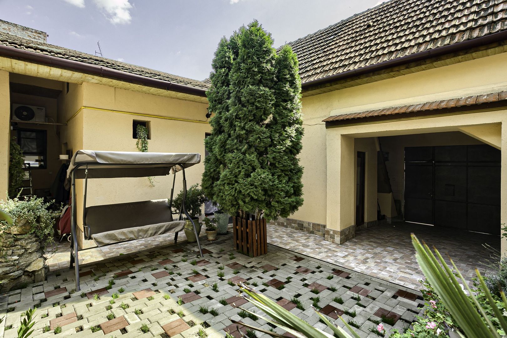 Pret redus Casă individuală la cheie situată Central, Comision 0 - Poză 3