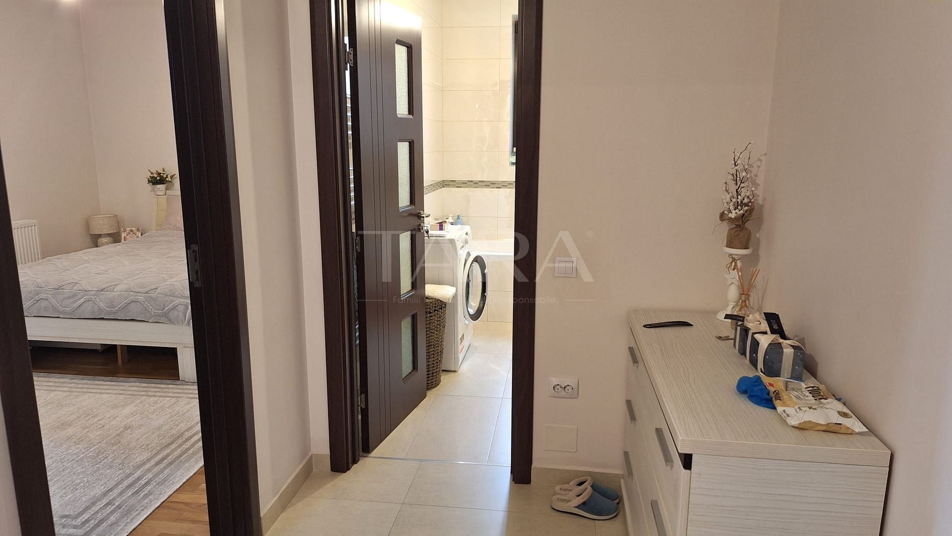 EXCLUSIVITATE. Apartament în vilă cu terasă spectaculoasă în Europa. - Poză 4