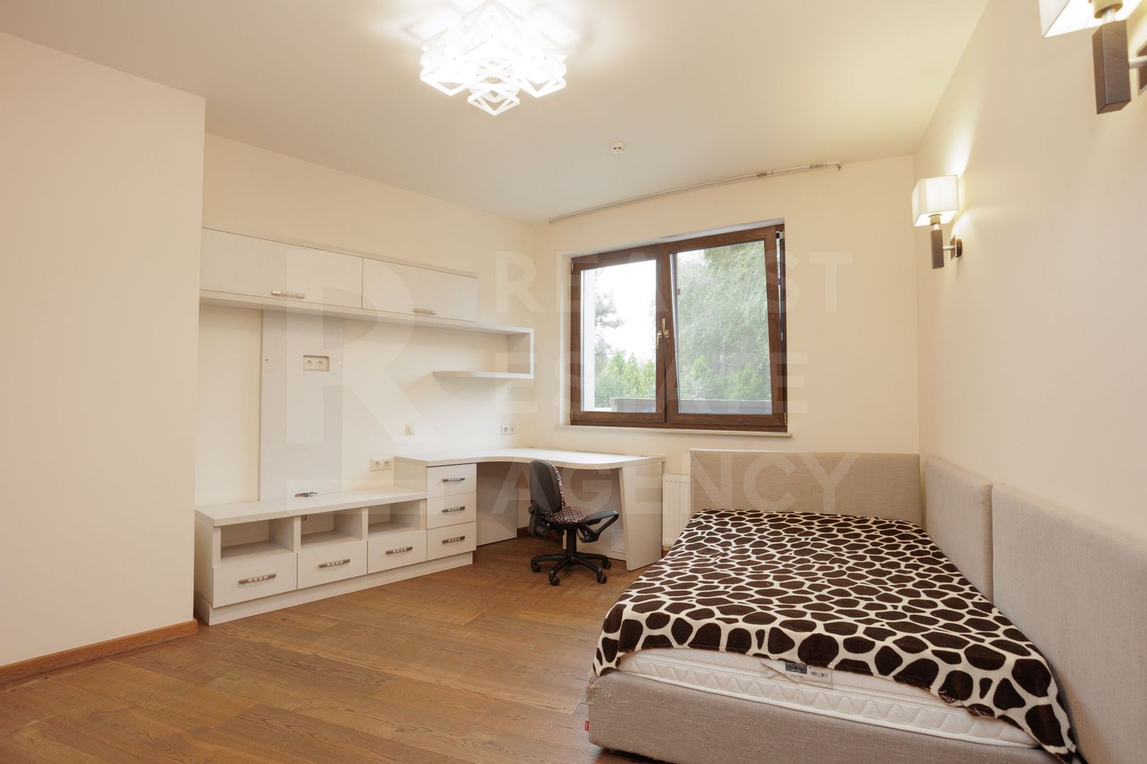 Chirie, Casa, 6 camere, Râscani - Poză 22