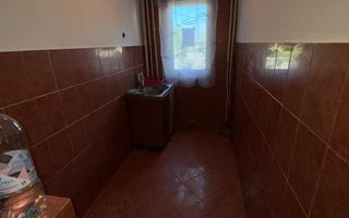 vand apartament 3 camere, parter, zona Autogara, gaz pe scara - Poză 2