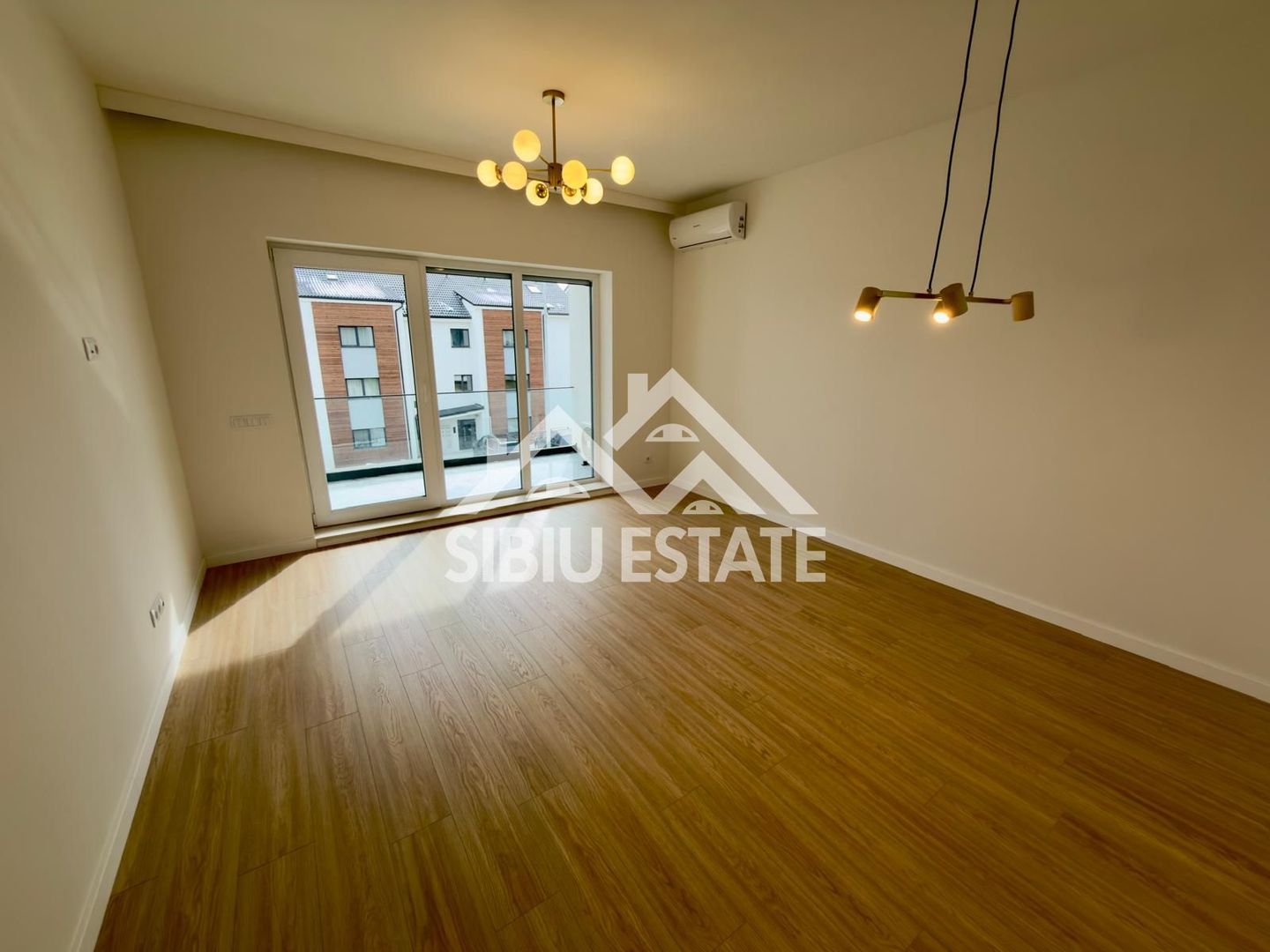Apartament 2 camere cu balcon de 7.29 mp, aer conditionat - Poză 2