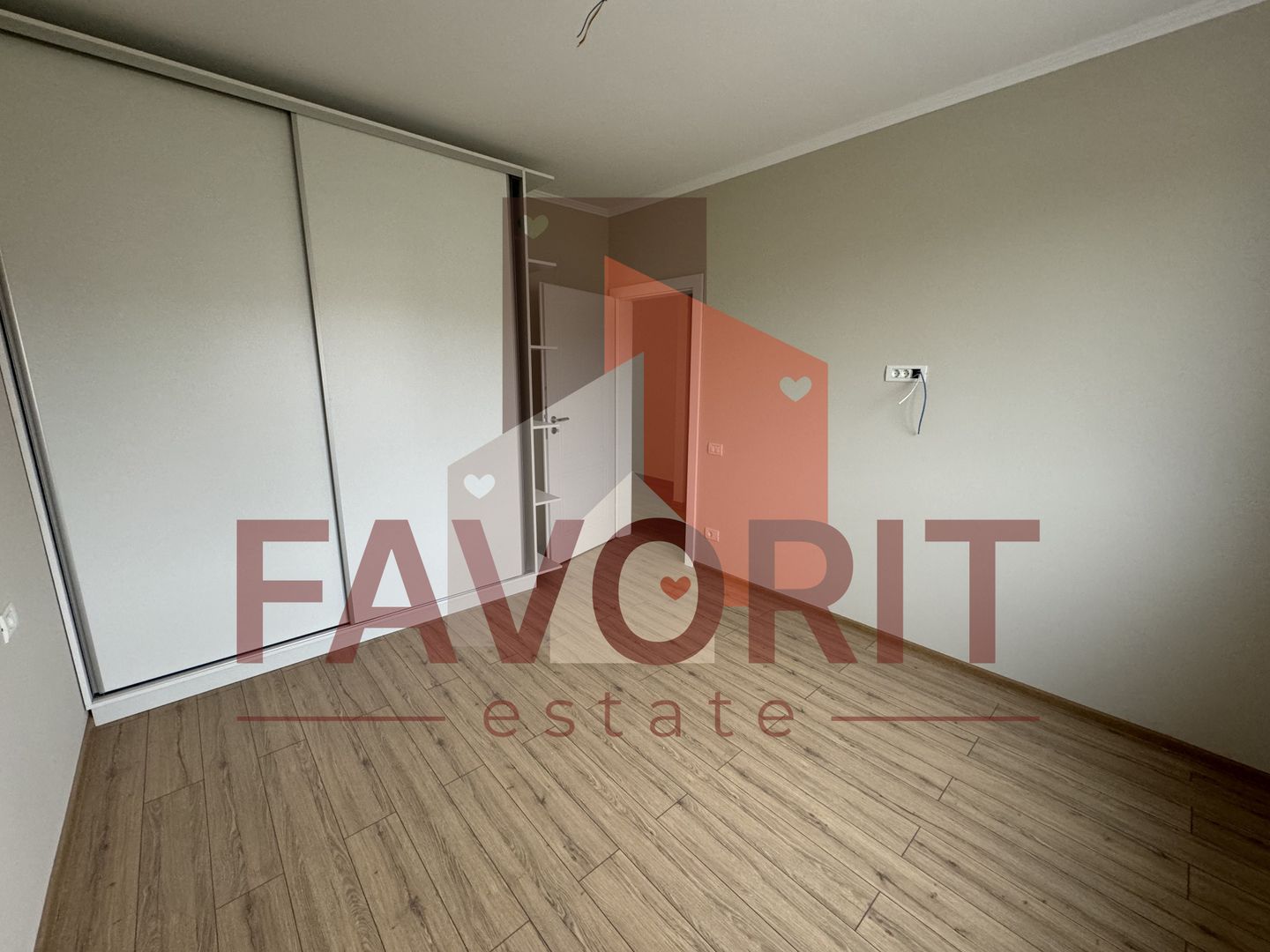 Etaj 1. Finisat la cheie. Loc de parcare - Poză 6