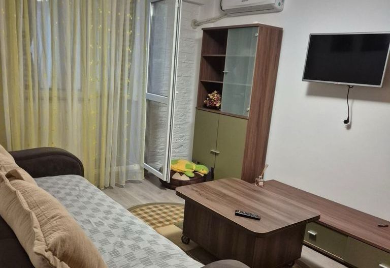 Cameră de inchiriat într-un apartament 2 camere, 3 min metrou Raul Doamnei - Poză 1