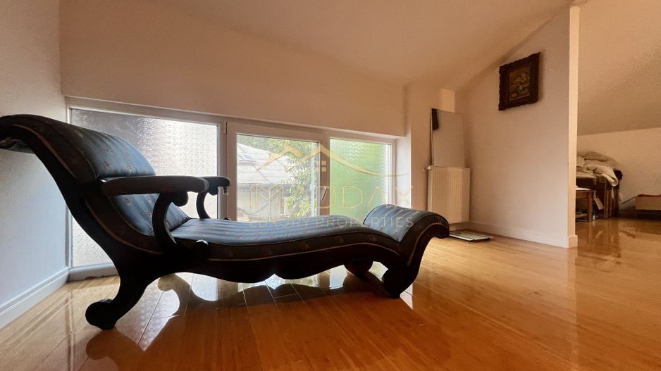 Casa **8 camere** // Domenii - Poză 2