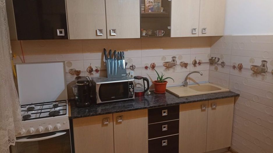 Vând apartament 3 camere - Poză 4