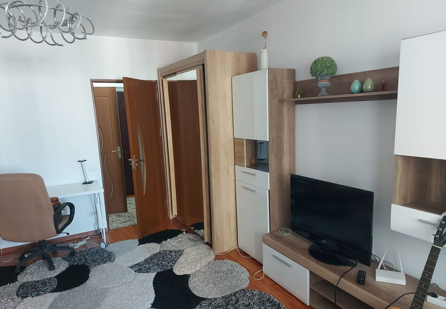 Garsonieră renovată, mobilată și utilată, lângă Parcul Titanii - Poză 11