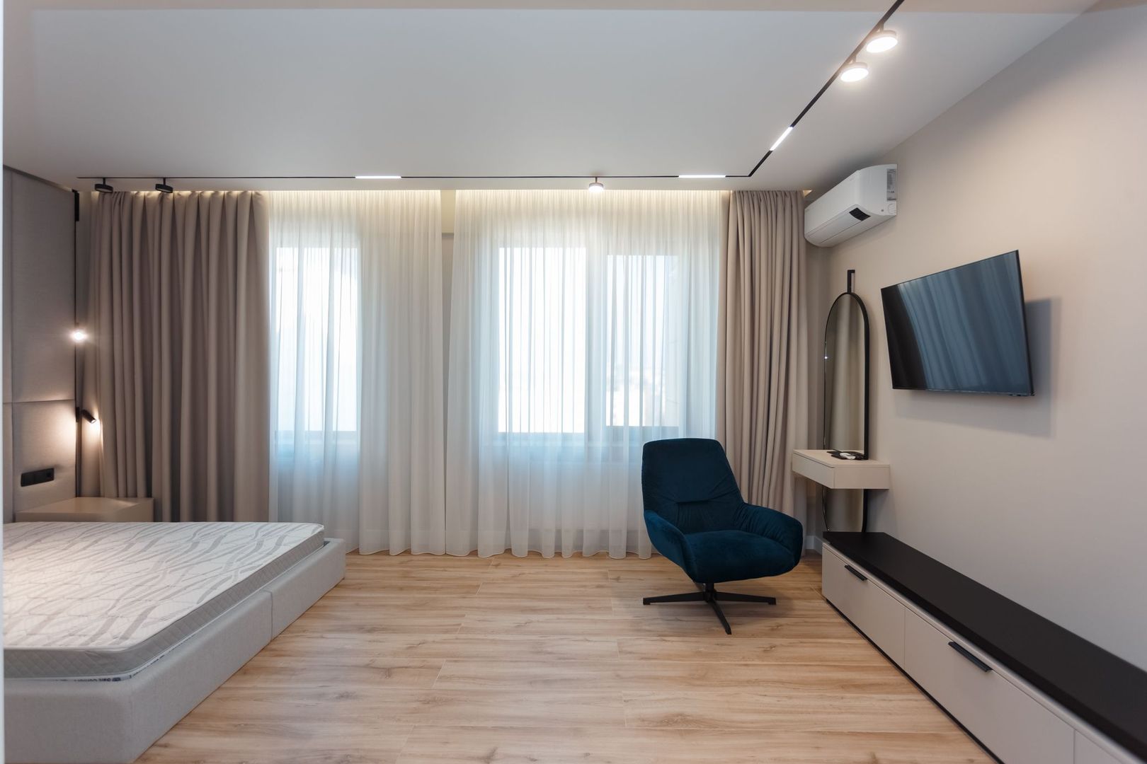 De vânzare apartament, 3 dormitoare + terasă, str. Teatrală 3, Centru. - Poză 13