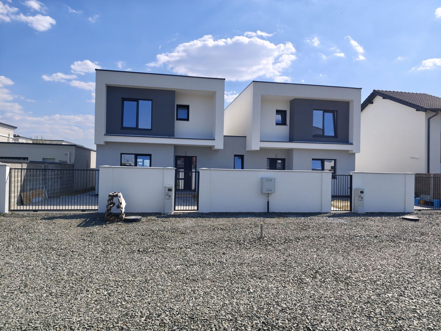 1/2 Duplex Sacalaz P+E,4Camere,2 Bai,Proiect Modern - Poză 1