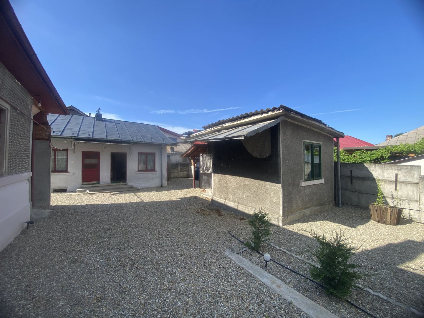 Vanzare casă cu potențial rezidențial și comercial în Pucioasa -441 mp - Poză 8