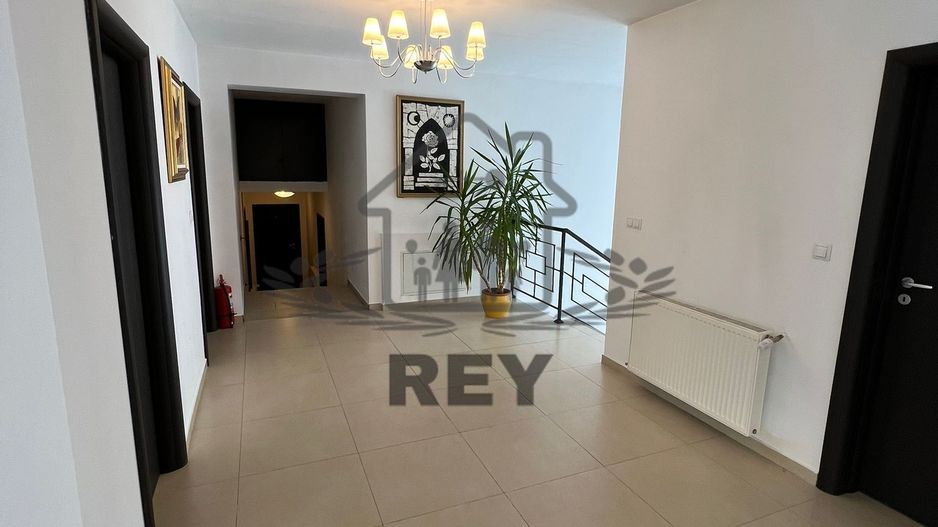 Vila / Hotel de vânzare în Păltiniș - Poză 15