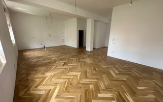 Apartament renovat în clădire istorică - are garaj - Poză 21