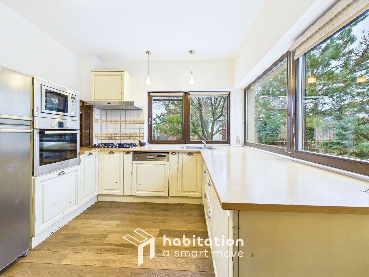 Casă de vis în Giroc – Eleganță clasică, spațiu vast și confortabil - Poză 2