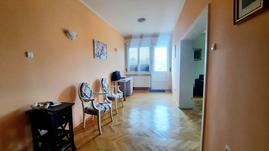 Apartament frumos si renovat cu garaj - zona Medicina - Poză 14