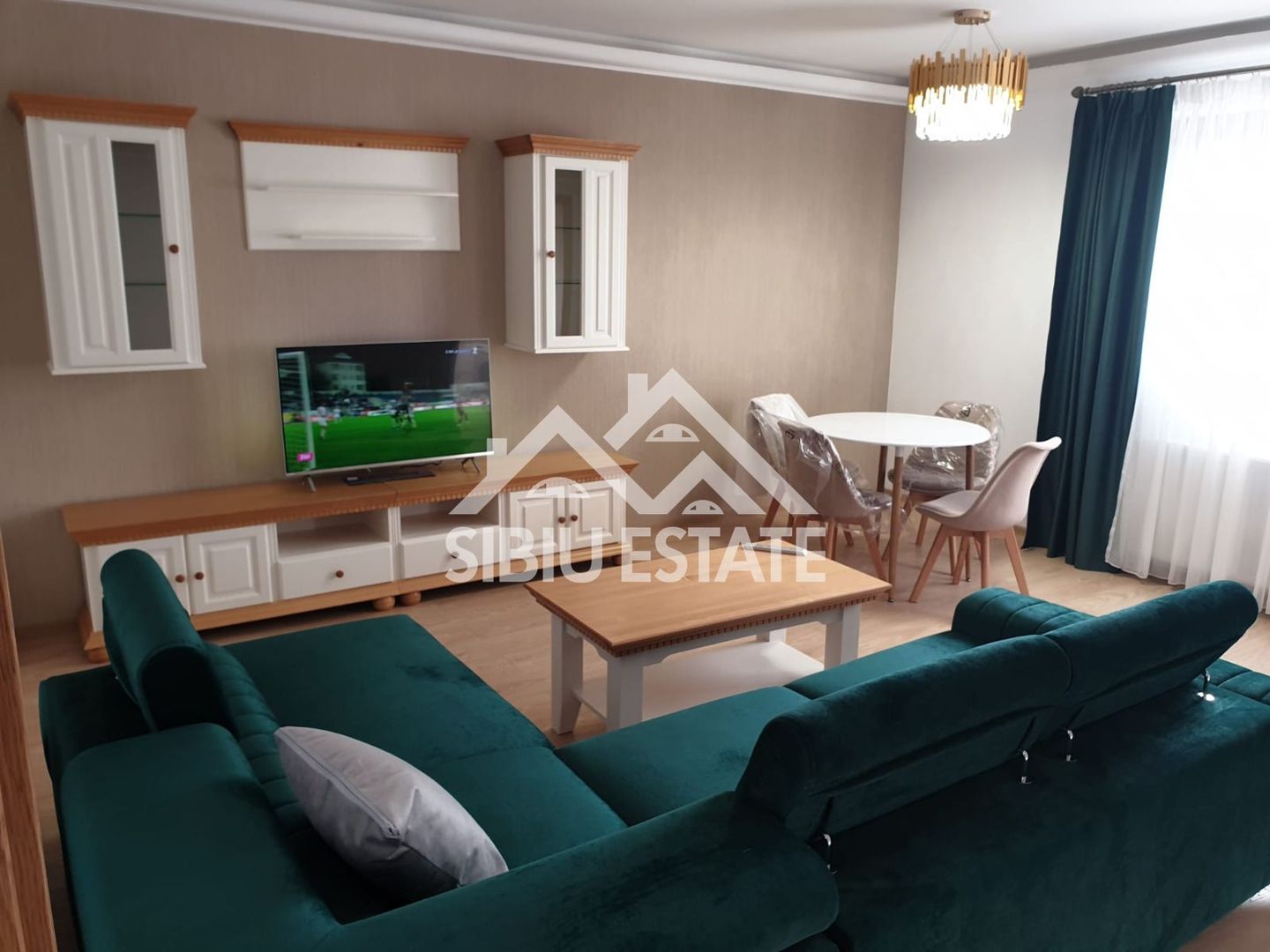 Apartament modern de inchiriat 3 camere, curte, garaj  Zona Sub Arini - Poză 19