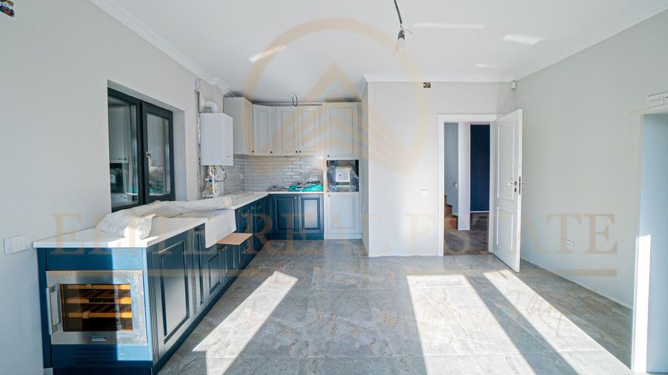 Năvodari - Casă exclusivistă cu ponton privat – Primul rând la lac - Poză 11