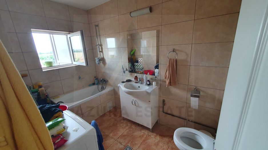 Studio utilat balcon inchis si baie cu geam etaj 1 in zona Valea Aurie - Poză 2