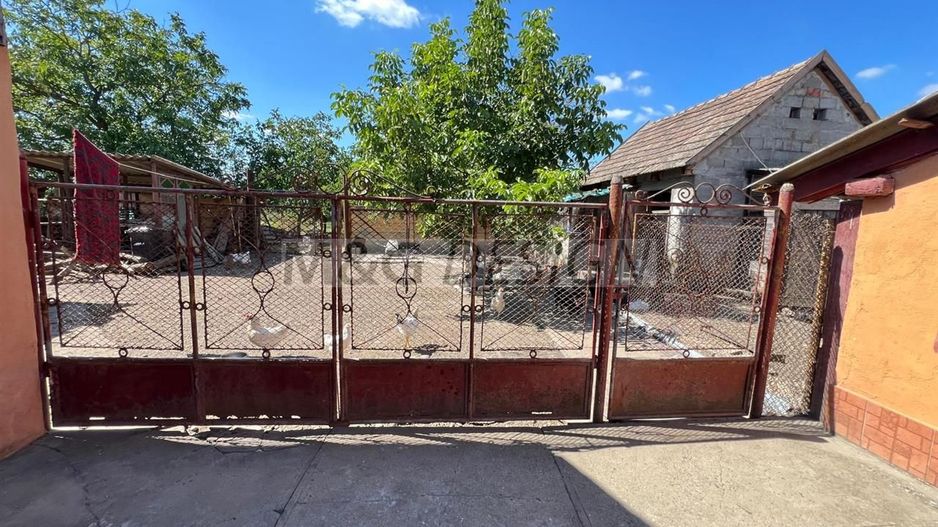 casa individuala Varias apa centrala pe gaz canalizare 1500mp - Poză 3